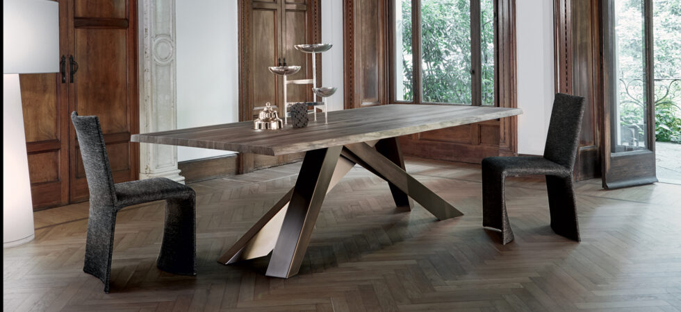 Tavolo Bonaldo Big Table con piano in legno scuro dai toni del noce