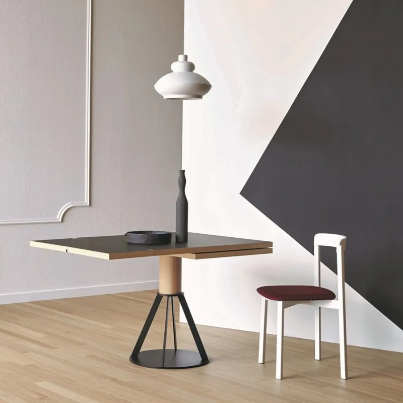 tavolo allungabile con piano opaco in cucina moderna